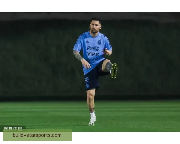 梅西转会后首次亮相阿根廷国家队训练 展示强劲状态备战世界杯预选赛